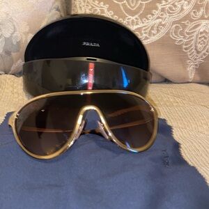 🌹♣️🌹NWOT PRADA Gold Polarized Sunglasses